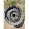 Image 2 : 2- 15" rims, 5 bolt