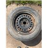 Image 2 : 2- 14" rims, 5 bolt, mismatched tires