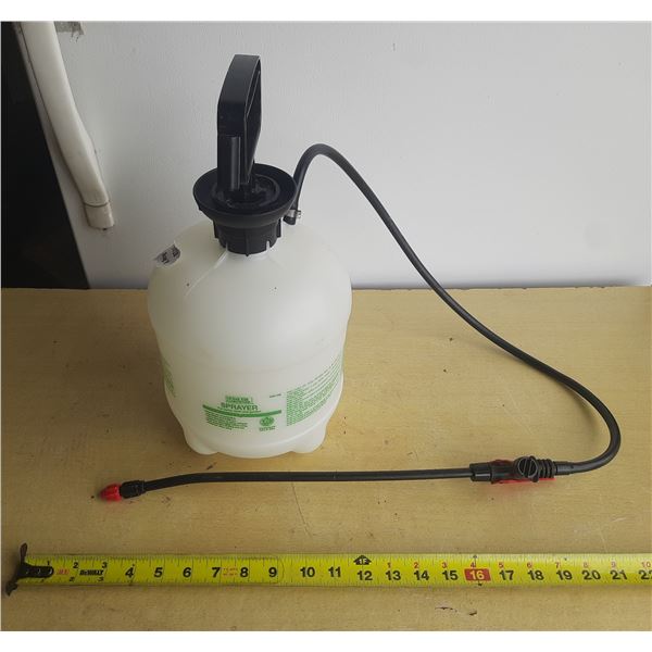 Expert Gardener brand pressure sprayer features a translucent white tank for monitoring fluid levels