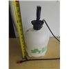 Image 2 : Expert Gardener brand pressure sprayer features a translucent white tank for monitoring fluid levels