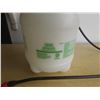 Image 3 : Expert Gardener brand pressure sprayer features a translucent white tank for monitoring fluid levels