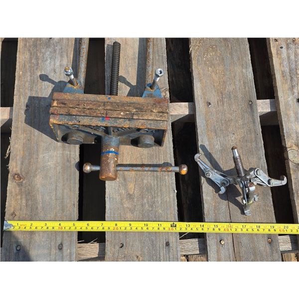 Bench clamp and gear puller
