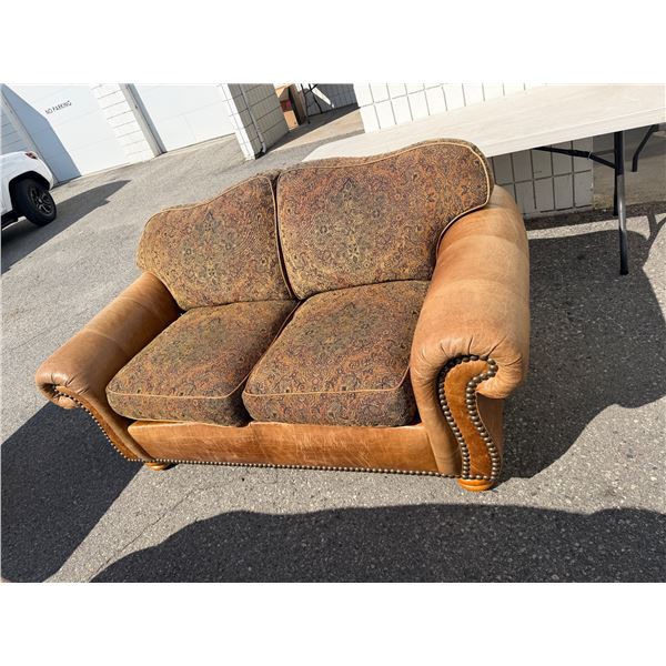 Flex steel loveseat