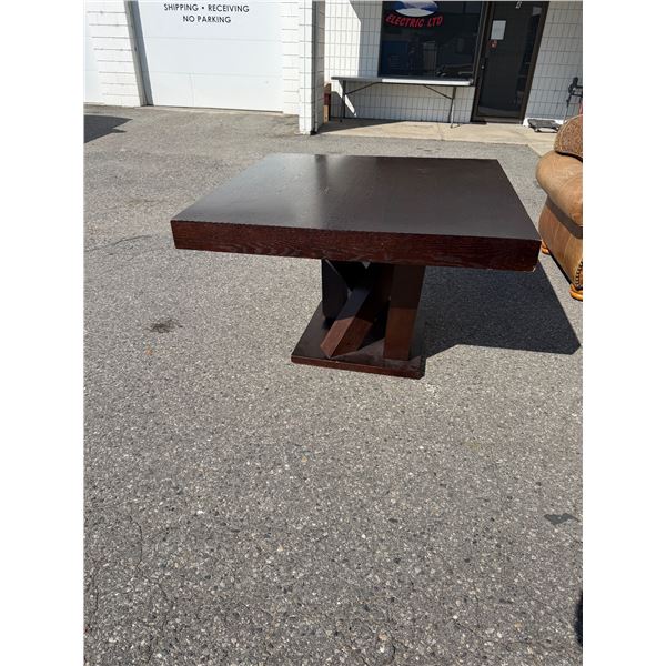 Table 47" x 47" 31 inches tall
