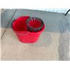 Image 1 : Mop, bucket