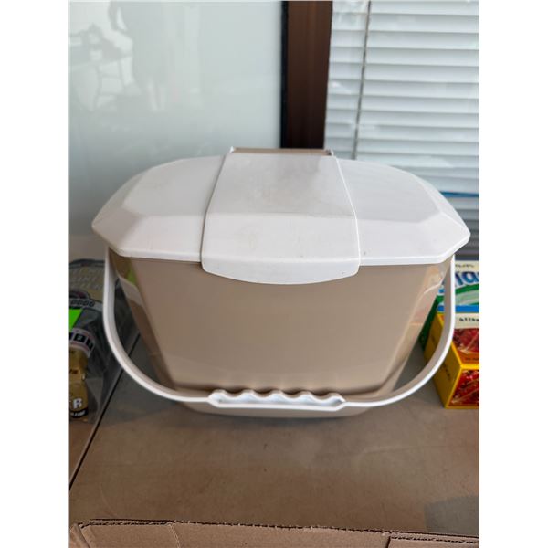 Composting bucket