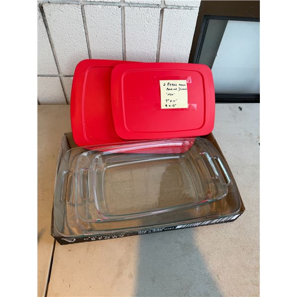 Pyrex baking dishes with lids