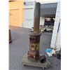 Image 1 : Antique stove