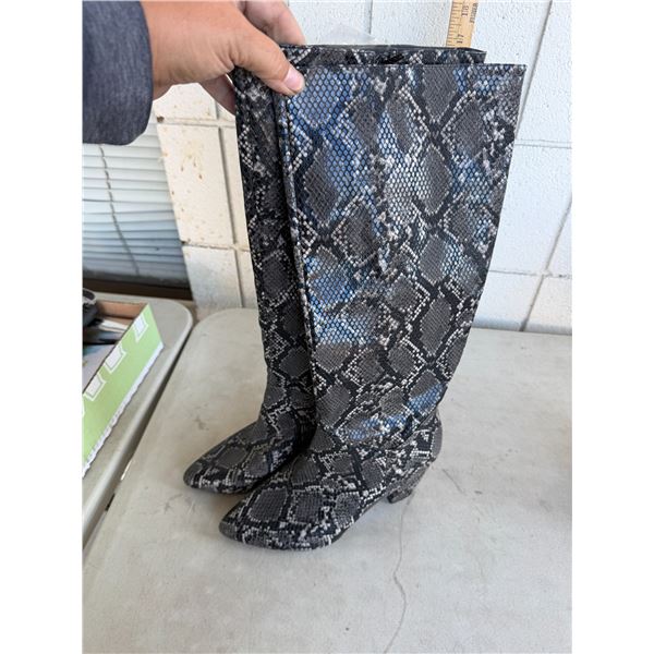 Boots size 9