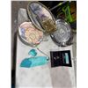 Image 1 : Platters and decor