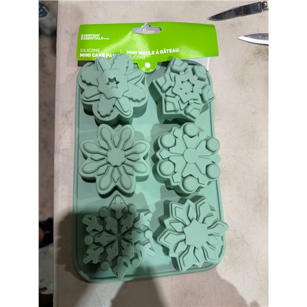 Silicone mini cake pan