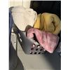 Image 1 : Blankets and basket