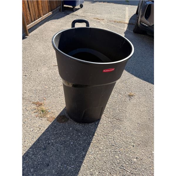Rubbermaid garbage can