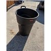 Image 1 : Rubbermaid garbage can