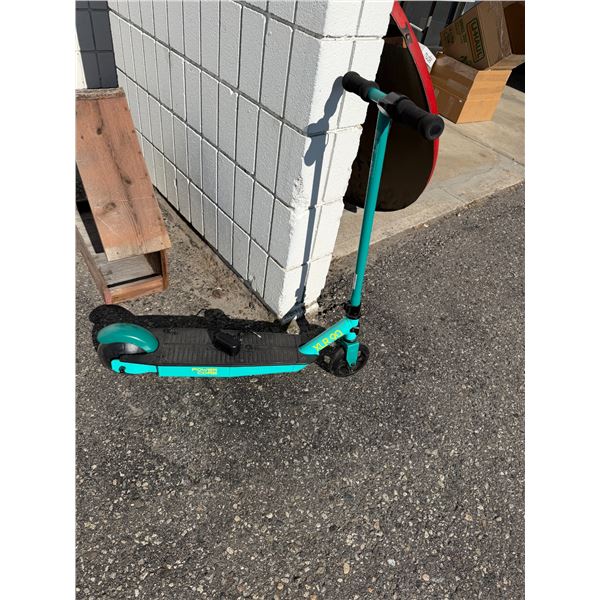 Razor XLR90 Electric Scooter with Charger New