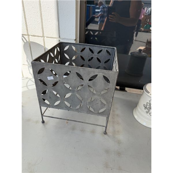 Plant stand