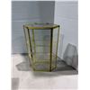 Image 1 : Small wall hanging display stand has cracked in top glass