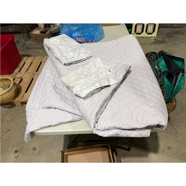 Bedspread and pillow shams queen, size