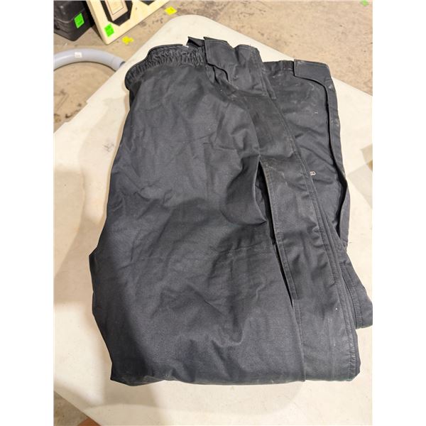 MUSKOKA equipment company size large pants