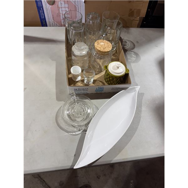 Glasses and kitchen items, glass, juicer, etc.