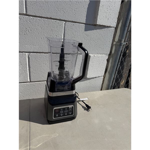 Ninja Auto iq Blender. Works. No lid.