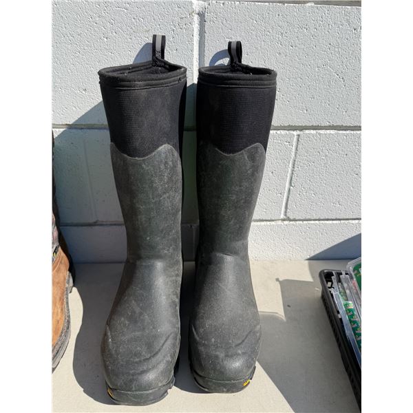 MUCK boots size 10