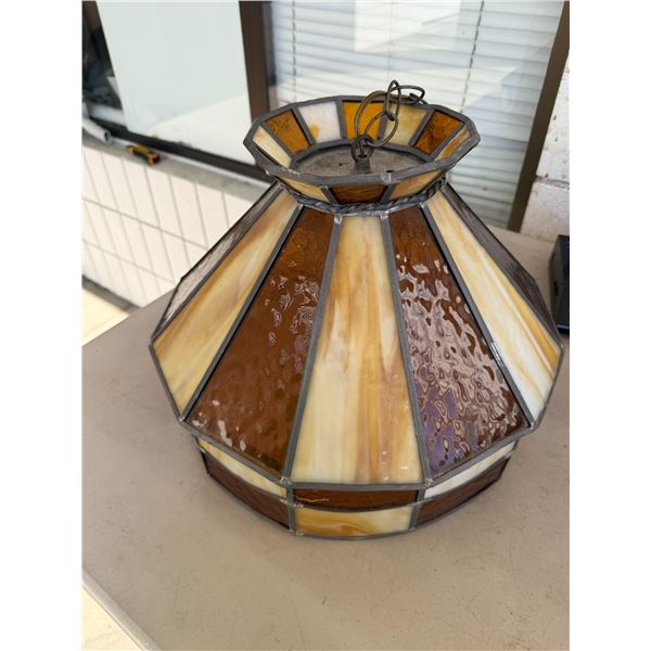 Stained glass light fixture sunglass is cracked
