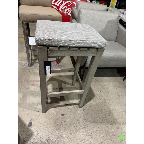 Dale outdoor barstool