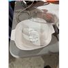 Image 1 : Commemorative corning where Canada baking dish