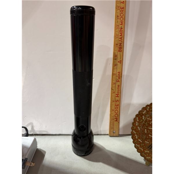 Mag-lite flashlight