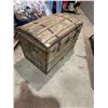 Image 1 : Steamer trunk 35 1/2" x 22" x 26" tall