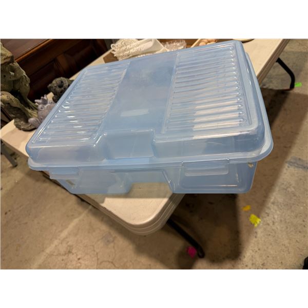 Rubbermaid storage bin