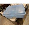 Image 1 : Rubbermaid storage bin