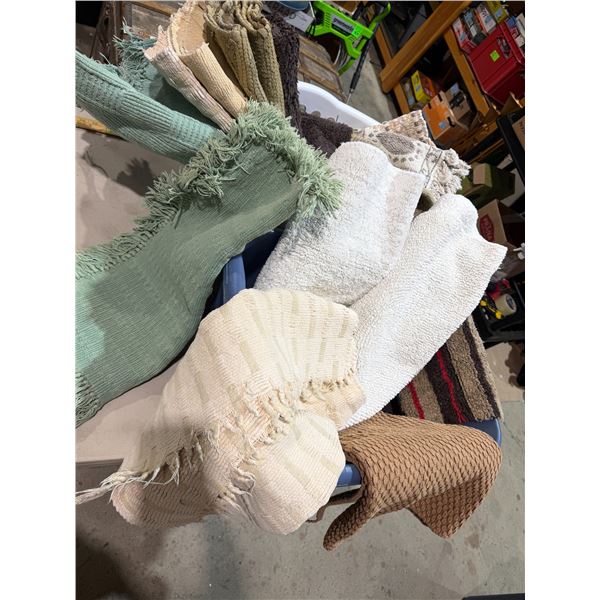 Bathmats with laundry basket baskets