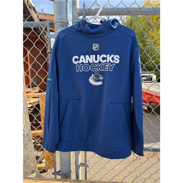 Canucks hoodie large