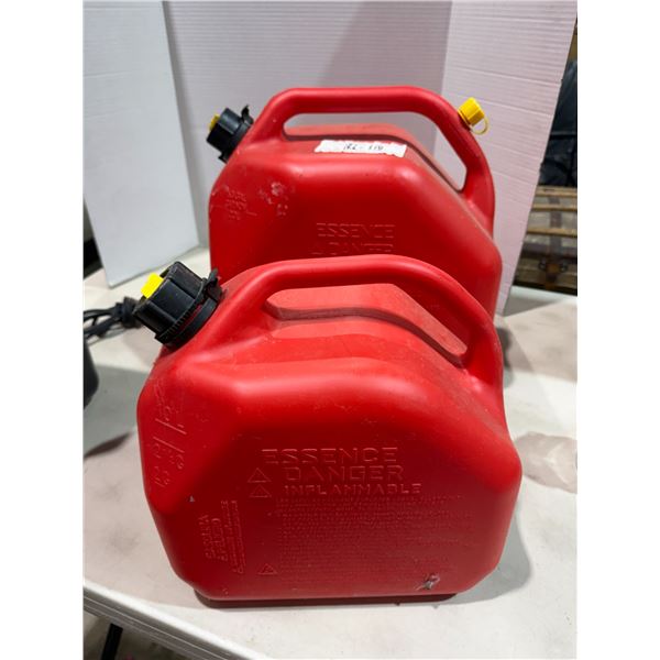 Fuel container, Containers
