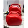 Image 1 : Fuel container, Containers