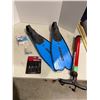 Image 1 : Flippers pump and other items