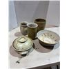 Image 1 : Pottery items