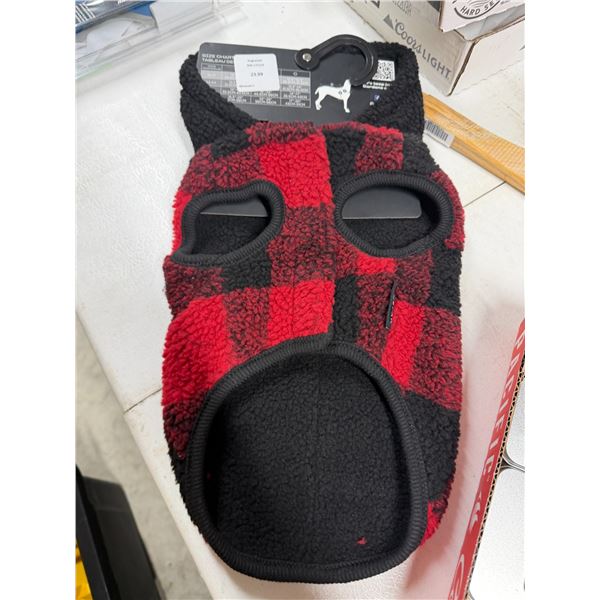 New One paw pet coat size small