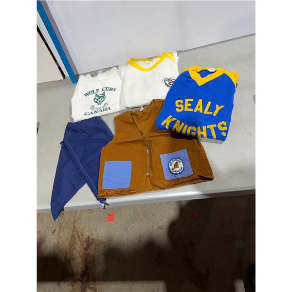 Vintage, beavers, wolf club, and other items