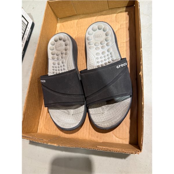 Crocks size 7