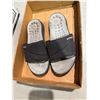 Image 1 : Crocks size 7
