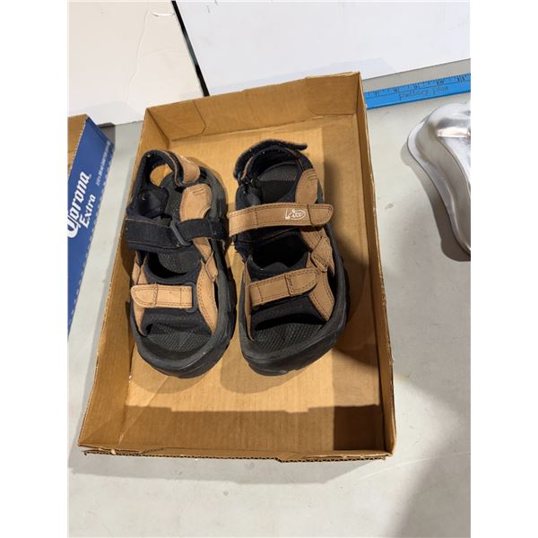 Golf sandal size 8
