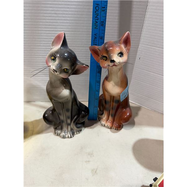 Cat figurines not perfect and painted Japan