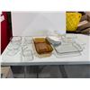 Image 1 : Baking pans and reusable container