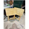 Image 1 : 2 tv tables