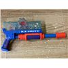 Image 2 : (2) Toy Guns + 1 Marvel