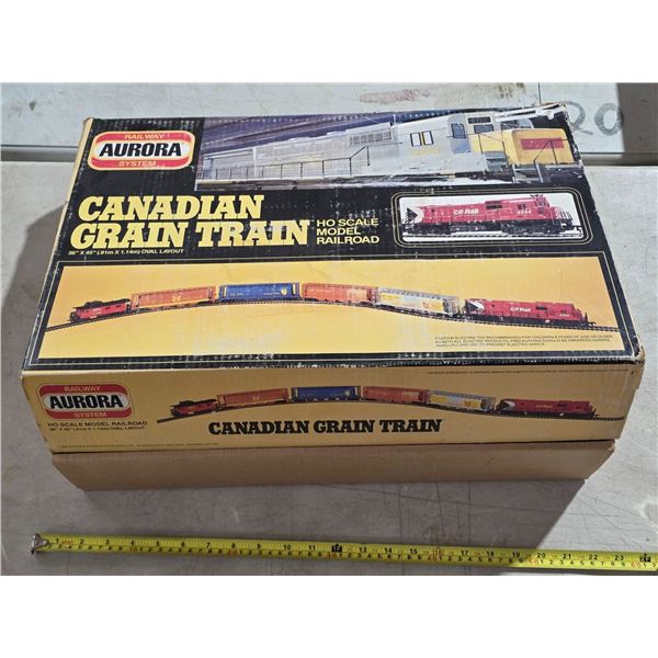 Vintage Aurora train set- appears to be complete
