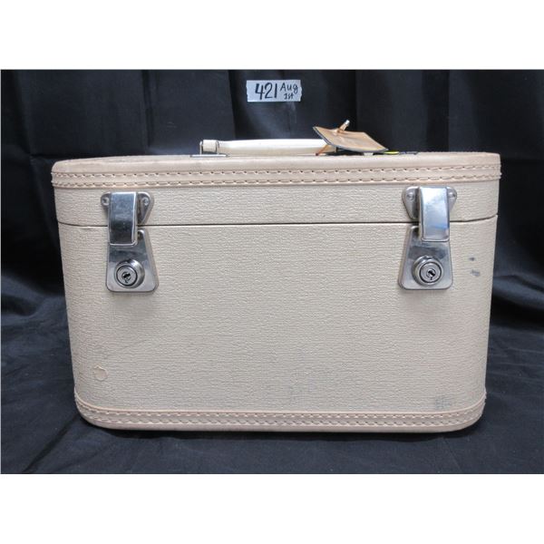 1950 Make Up Luggage- travel card